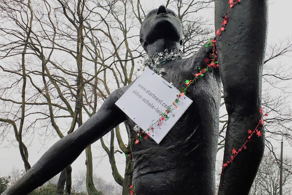 Tänzer am Bayerischen Platz mit Spendenaufruf. Foto: Aktive Schule Leipzig e.V.