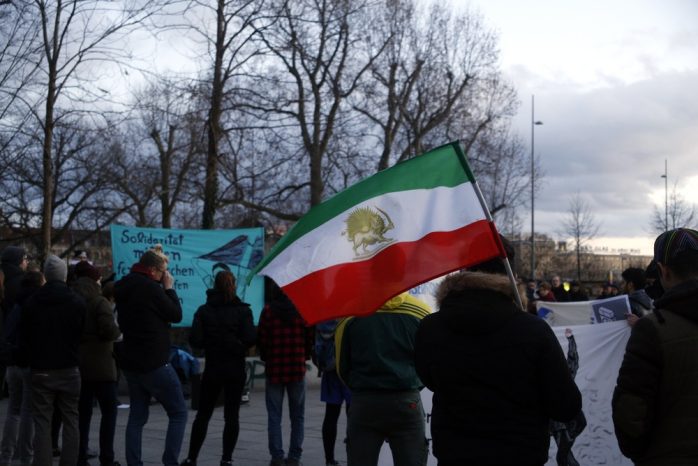 Flagge des Irans vor der islamischen Revolution. Foto: Alexander Böhm