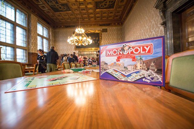 Austragung der 5. Monopoly-Stadtmeisterschaft im Ratsplenarsaal des Neuen Rathauses. Foto: Eric Kemnitz/www.SK-PICTURE.com
