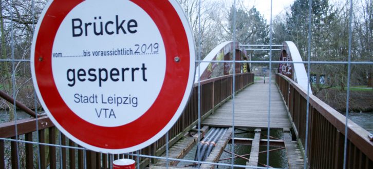 Gesperrte Bauernbrücke. Foto: Ralf Julke