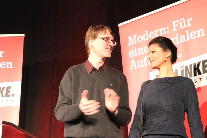 Linken-Vorsitzender in Leipzig, Adam Bednarsky und Sahra Wagenknecht (MdB, Fraktionsführerin, Die Linke) im Felsenkeller. Foto: L-IZ.de