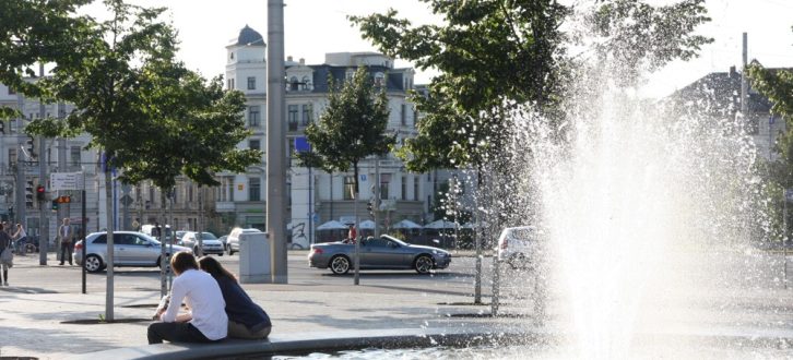 Wenigstens ein bisschen Abkühlung: Brunnen am Richard-Wagner-Platz. Foto: L-IZ.de
