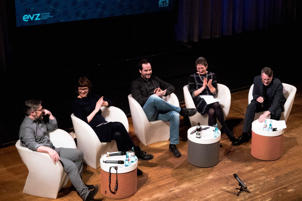 Darf man das? Eine Debatte im TdJW. Foto: Luca Kunze