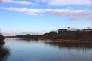 Am Elsterbecken mit Blick auf die Landauer Brücke am Sportforum. Foto: L-IZ.de