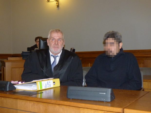Der Angeklagte wird durch Strafverteidiger Rainer Wittner (l.) vertreten. Foto: Lucas Böhme