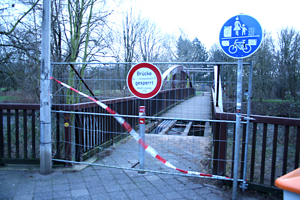 Gesperrte Bauernbrücke. Foto: Ralf Julke