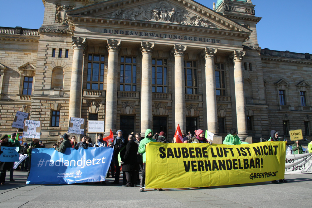 Kundgebung am 22. Februar vor dem Bundesverwaltungsgericht. Foto: Ralf Julke