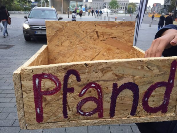 Selbstgebastelter Pfandkorb. Foto: Jugendparlament Leipzig