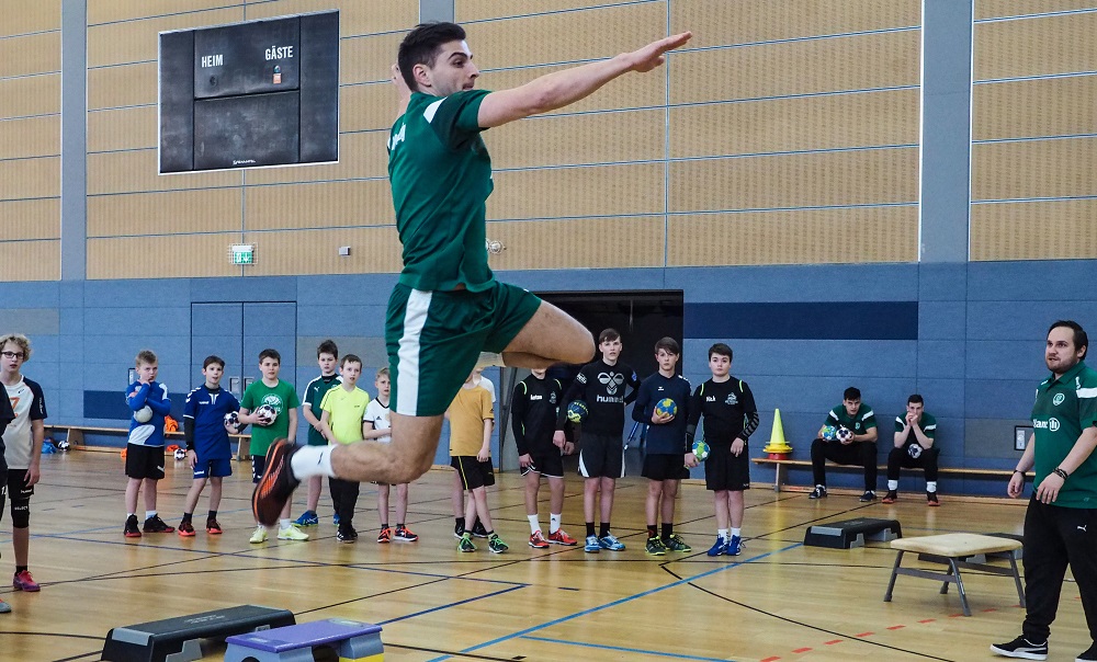 Lucas Krzikalla beim Sprungwurf,Foto: SC DHfK