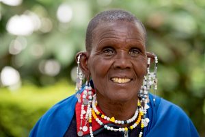 Katarina aus Tansania hatte Grauen Star. Dank einer Operation kann sie heute wieder sehen. Foto: ©CBM/Hayduk