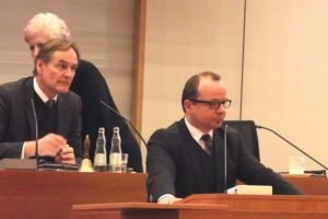 Burkhard Jung und René Hobusch (vlnr.) am 28. Februar 2018 im Stadtrat Leipzig. Foto: L-IZ.de