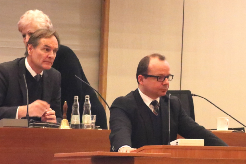 Burkhard Jung und René Hobusch (vlnr.) am 28. Februar 2018 im Stadtrat Leipzig. Foto: L-IZ.de