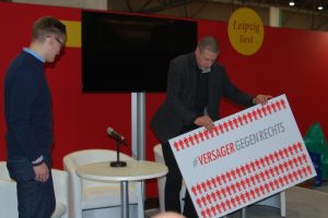 Der neurechte Publizist Götz Kubitschek protestiert gegen den Protest. Foto: René Loch