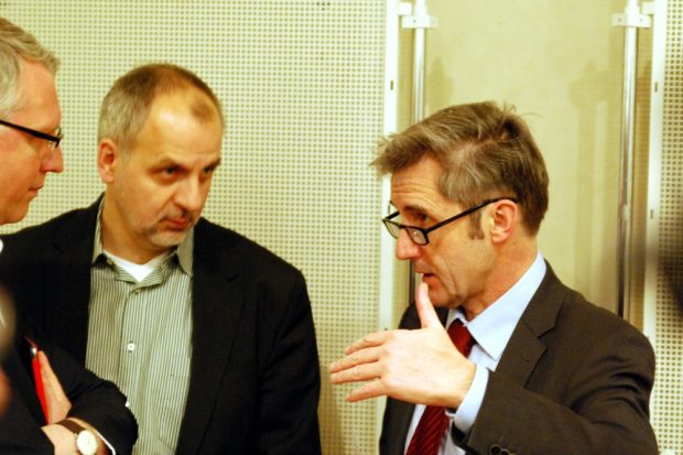 Frank Richter im gespräch mit dem damaligen Landesvorsitzenden der Linken Sachsen, Rico Gebhardt und Peter Stawowy (Flurfunk Dresden) im Jahr 2015. Foto: Michael Freitag