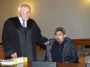 Ghulam Abas R. (39, r.) beim Prozessauftakt am 8. Februar mit seinem Anwalt Rainer Wittner. Foto: Lucas Böhme