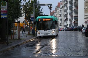 E-Bus beim Auftanken am Connewitzer Kreuz. Foto: Ralf Julke