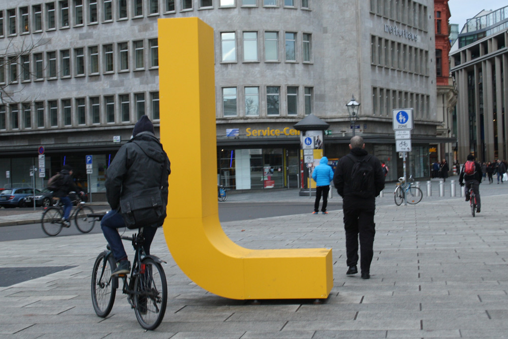 Scharfe L-Kurve. Foto: Ralf Julke