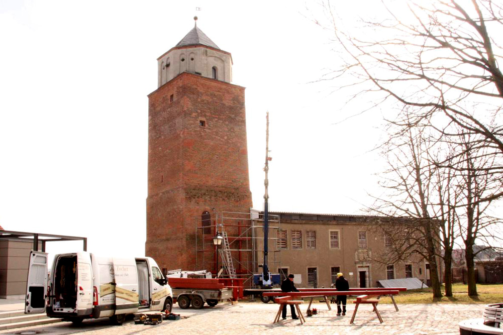 Bauarbeiten für die neue Holztreppe am Mauerturm. Foto: Stadt Eilenburg