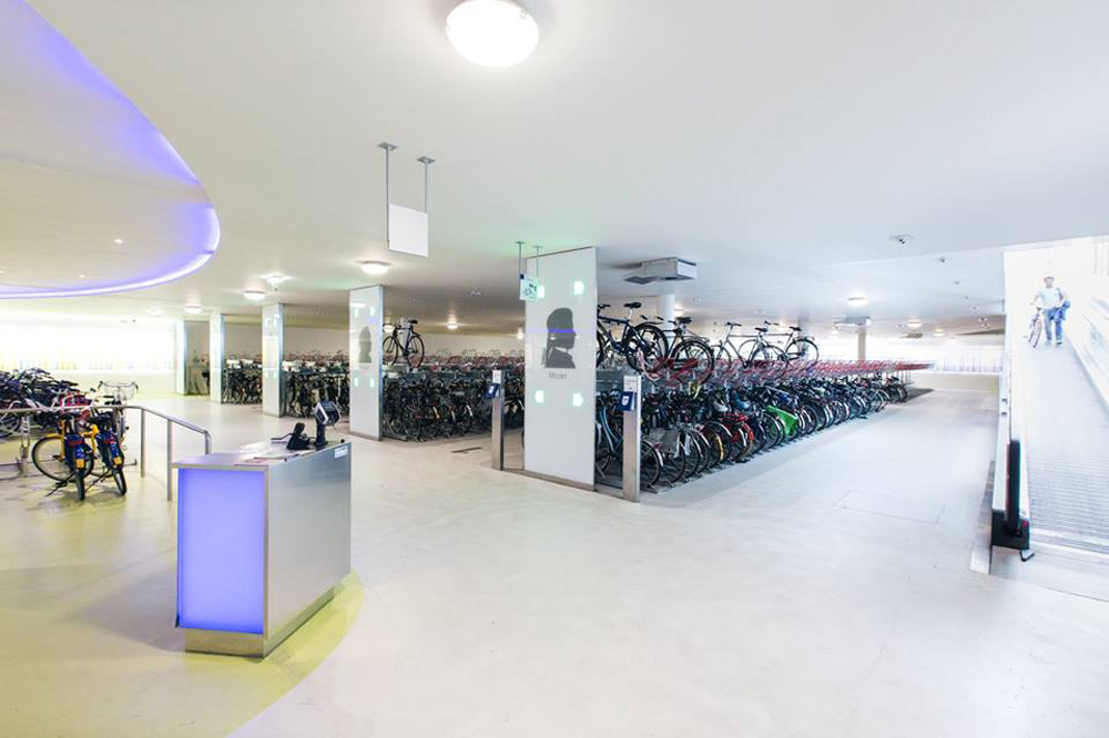 Das Fahrradparkhaus im Bahnhof Amsterdam Zuid. Foto: Philipp Böhme