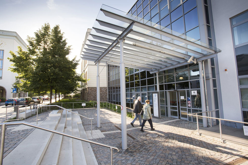 Neues aus Medizin und Therapie, Gespräche, Austausch unter Betroffenen: Der 2. Patiententag für Kehlkopfoperierte am 14. März hier im Haus 1 des UKL. Foto: Stefan Straube/UKL