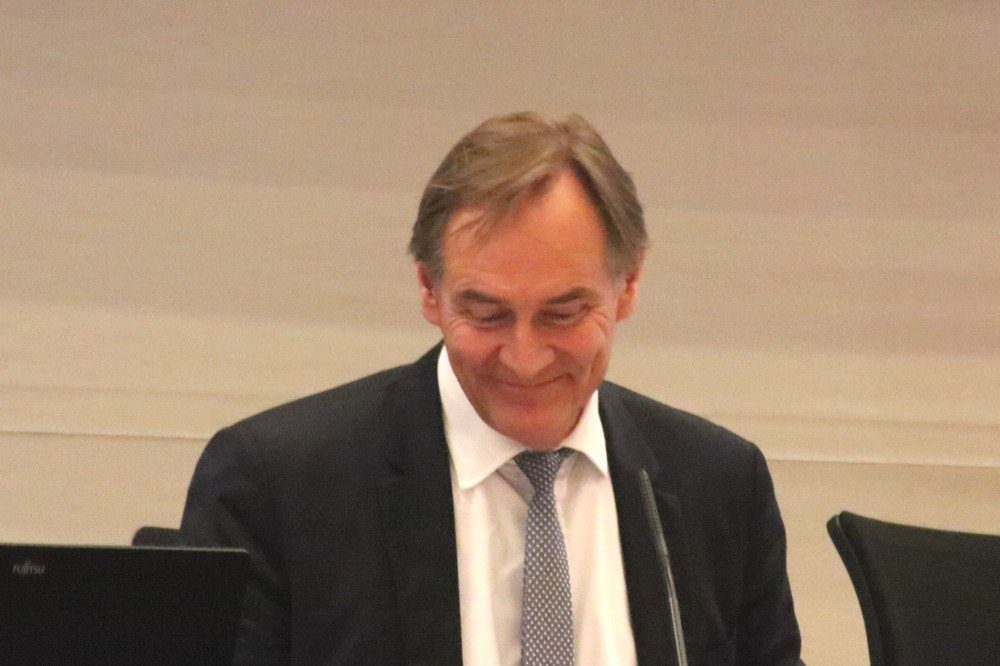 Burkhard Jung schon während der Ratsversammlung hier und da eher zum Scherzen aufgelegt. Foto: L-IZ.de