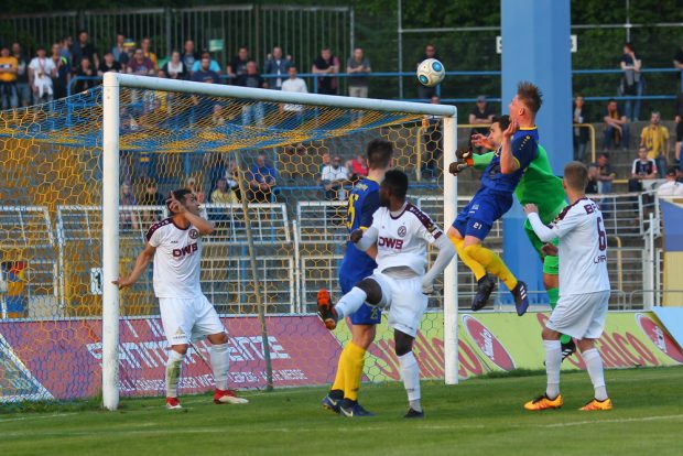 Gleich zweimal traf Robert Zickert in der ersten Halbzeit nur das Aluminium. Foto: Jan Kaefer