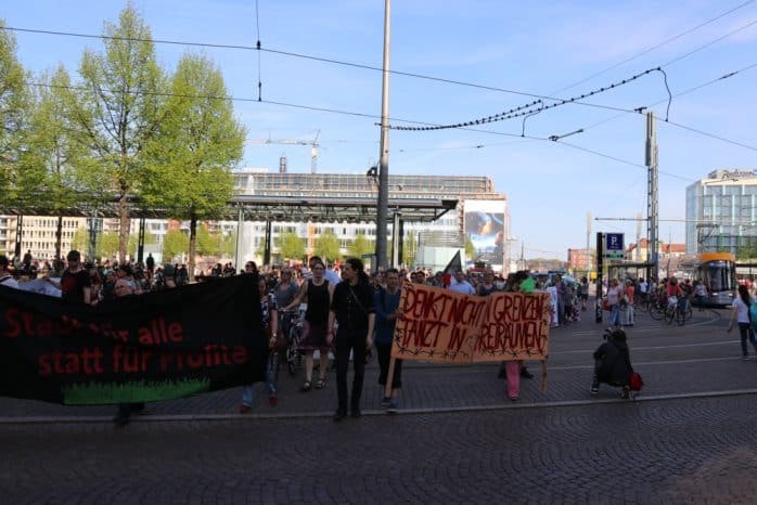 Start der Demonstration vom Augustusplatz in die Innenstadt hinein. Foto: L-IZ.de