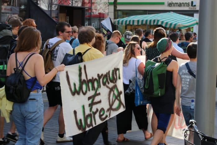 Viele forderten Wohnen als Menschenrecht an diesem 20. April 2018 in Leipzig. Foto: L-IZ.de