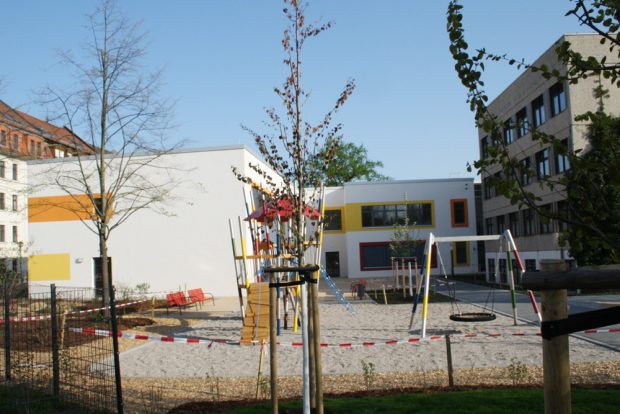 Das Außengelände mit Spielraum. Foto. Ralf Julke