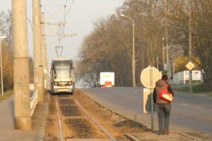 Straßenbahn unterwegs Richtung Stahmeln. Foto: Ralf Julke