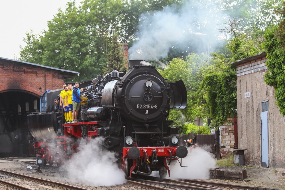 Lok-Kicker auf Dampflok - mehr Lokomotive geht nicht. Foto: Jan Kaefer