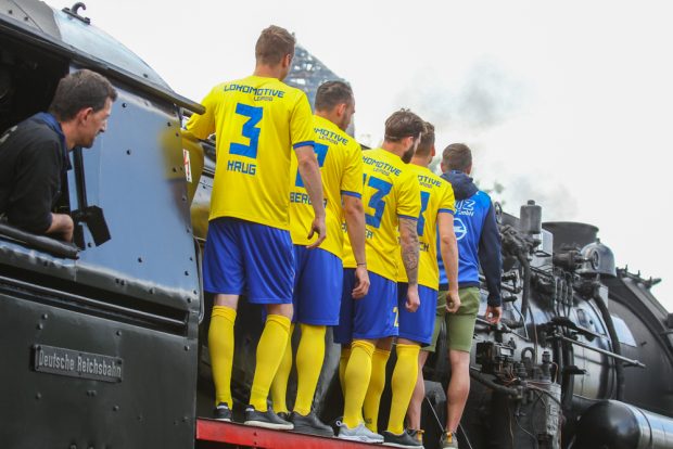 Rückansicht des neuen Trikots mit großem "Lokomotive"-Schriftzug. Foto: Jan Kaefer