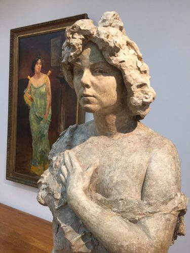 Büste und Gemälde von Elsa Asenieff im Museum der bildenden Künste. Foto Sibylle Kuhne