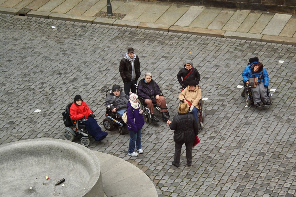 Blick auf Pflaster und Granitbrunnen auf dem Nikolaikirchhof. Foto: Ralf Julke