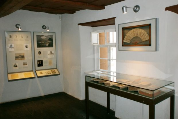 Die aktuelle Ausstellung im Schillerhaus. Foto: Stadtgeschichtliches Museum