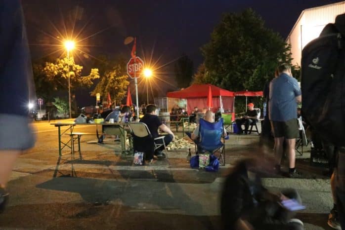 Beide Werkszufahrten sind blockiert. Foto: Michael Freitag