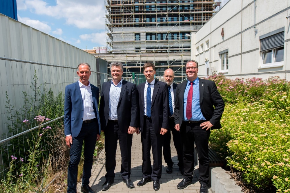 Besuch des Ostbeauftragten der Bundesregierung, PSts Christian Hirte (Mitte) am Deutschen Biomasseforschungszentrum. Foto: Paul Trainer/DBFZ