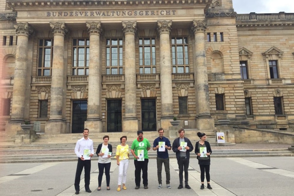 v.l.n.r.: Tino Meissner (INSPIRATA e.V.), Jacqueline Strobelt (Die Arche Leipzig), Manuela Bellmann (Town & Country Stiftung), Felix Riedel (Ökolöwe - Umweltbund Leipzig e.V.), Phillip Bludowsky (FC Blau-Weiß Leipzig e.V.), Sven Bielig (urban souls e.V.) und Susann Haucke (IB Mitte gGmbH). Foto: Town & Country