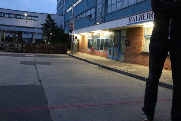 Die rote Linie und rechts wohnt die Kamera. Foto: Michael Freitag