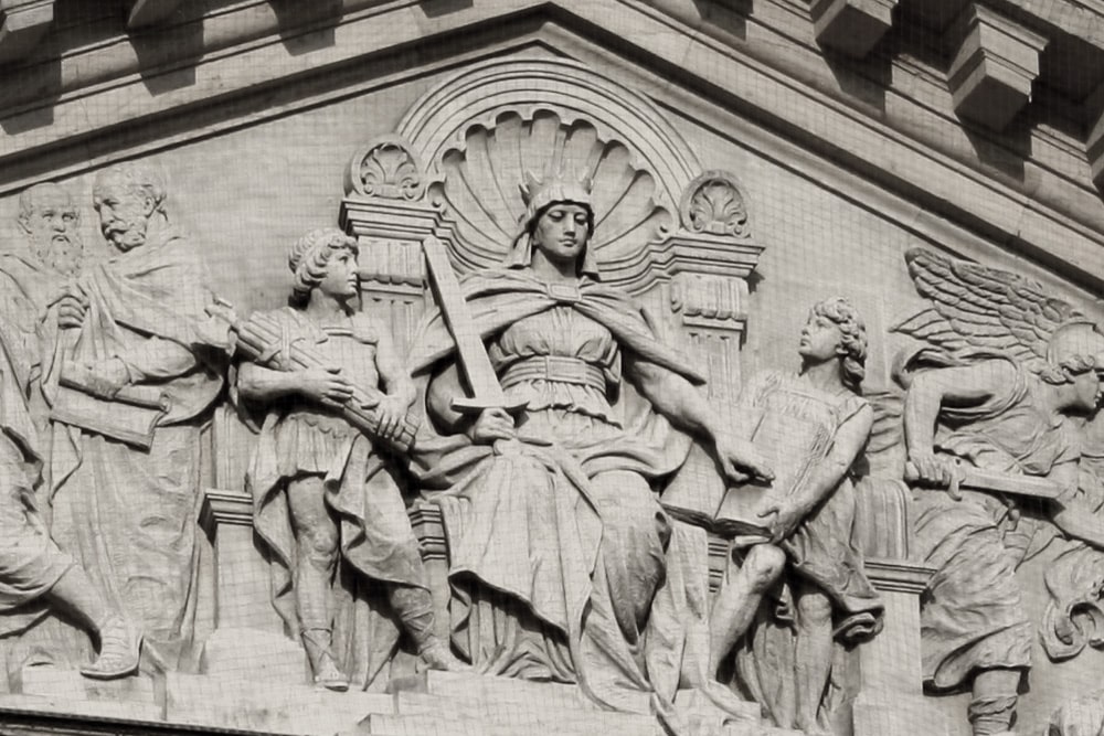 Wer bestimmt, wer Recht bekommt? Foto: Ralf Julke