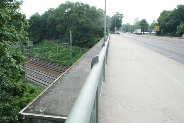 Blick von der Hofer Brücke zum Völkerschlachtdenkmal. Foto: Ralf Julke