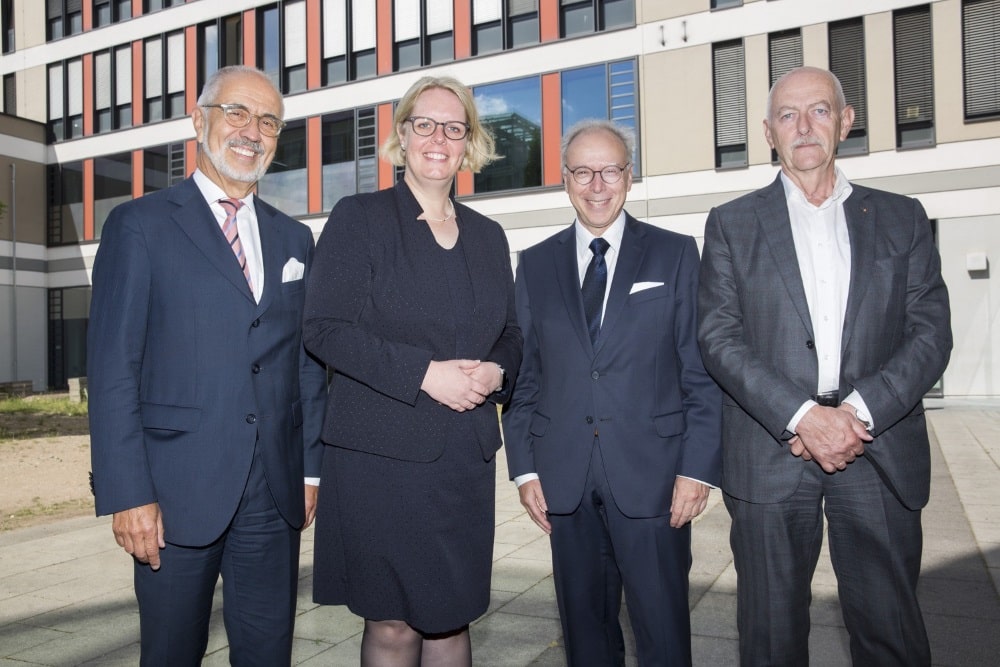 Präsentierten das positive Jahresergebnis des Universitätsklinikums und der Medizinischen Fakultät Leipzig: Prof. Wolfgang E. Fleig, Medizinischer Vorstand des UKL, Marya Verdel, Kaufmännischer Vorstand. Prof. Christoph Josten, Dekan der Medizinischen Fakultät, Prof. Knut Löschke, Vorsitzender des Aufsichtsrates des UKL. Foto: Stefan Straube/UKL