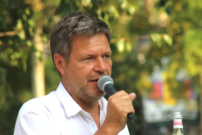 Robert Habeck (hier am 23. Juli 2018 im Lene-Voigt-Park) zu Gast am Schiller in Leipzig. Foto: L-IZ.de