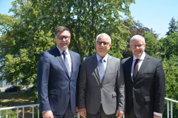 Neues Führungstrio der edia.con-Gruppe (v. l. n. r.): Dirk Herrmann, Hubertus Jaeger und Pastor Frank Eibisch. Foto: edia.con/Franziska Frensel