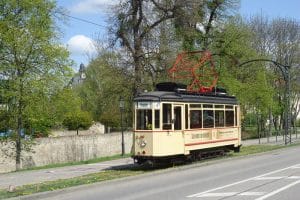 Deutschlandweit der älteste Straßenbahn-Wagen im Liniendienst: Das ist der Naumburger „Lindner“-Wagen von 1928. Foto: Naumburger Straßenbahn GmbH.