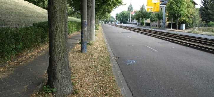 Geh-/Radweg am Völkerschlachtdenkmal. Foto: Ralf Julke