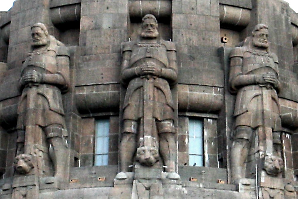 Der Kaiser hat an sein Schwert geschlagen ... Foto: Ralf Julke