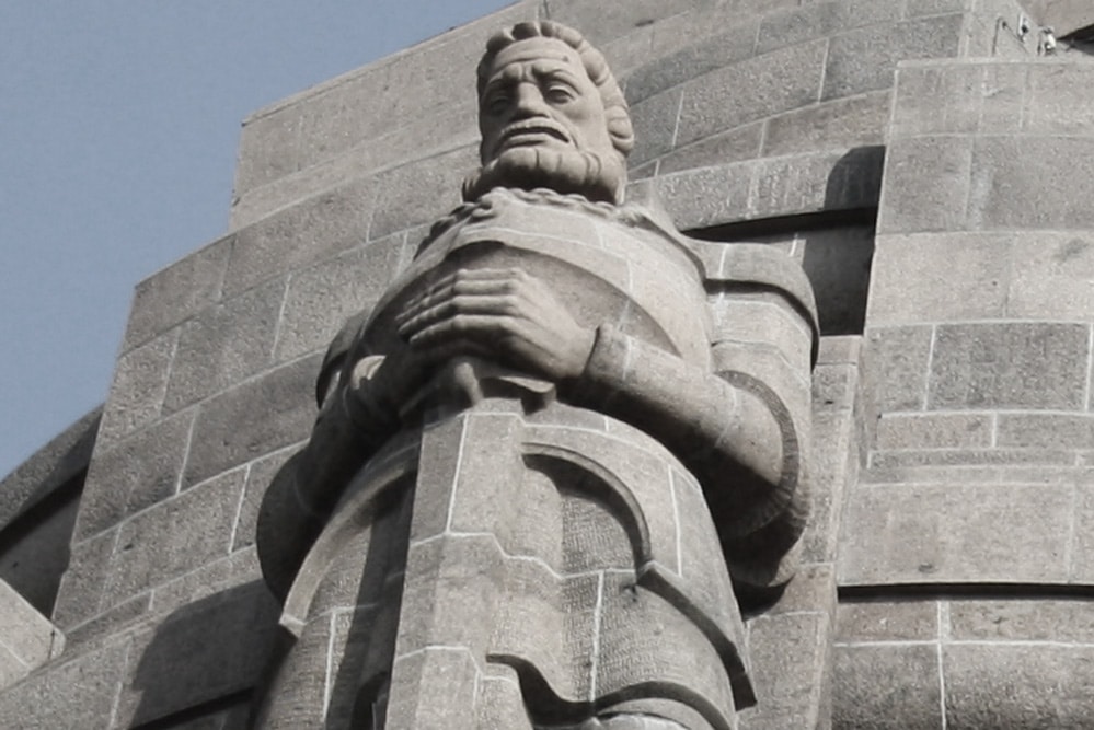 Der tapfere Recke in eherner Rüstung ... Foto: Ralf Julke