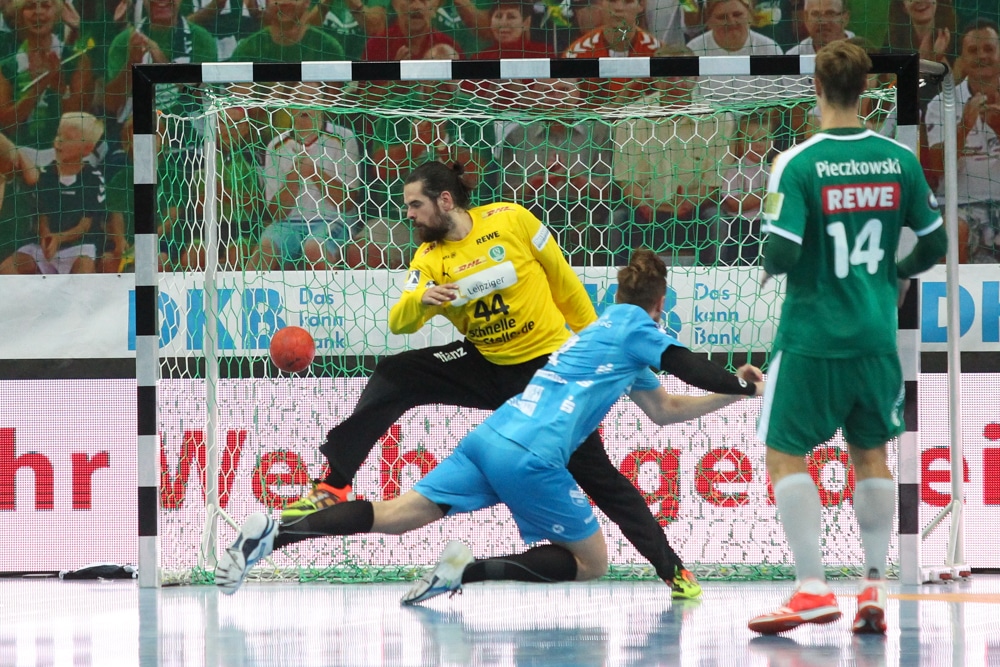 DHfK-Keeper Milos Putera musste einmal mehr hinter sich greifen als sein Stuttgarter Gegenüber. Foto: Jan Kaefer