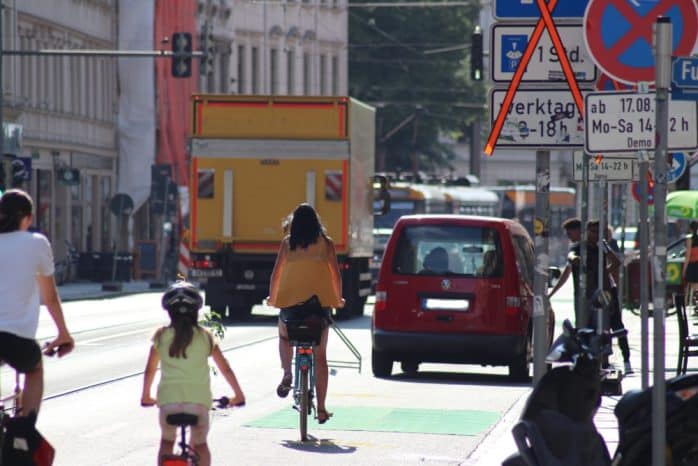 Einer wollte dennoch kurz halten und fuhr dann rasch wieder fort. Foto: Michael Freitag